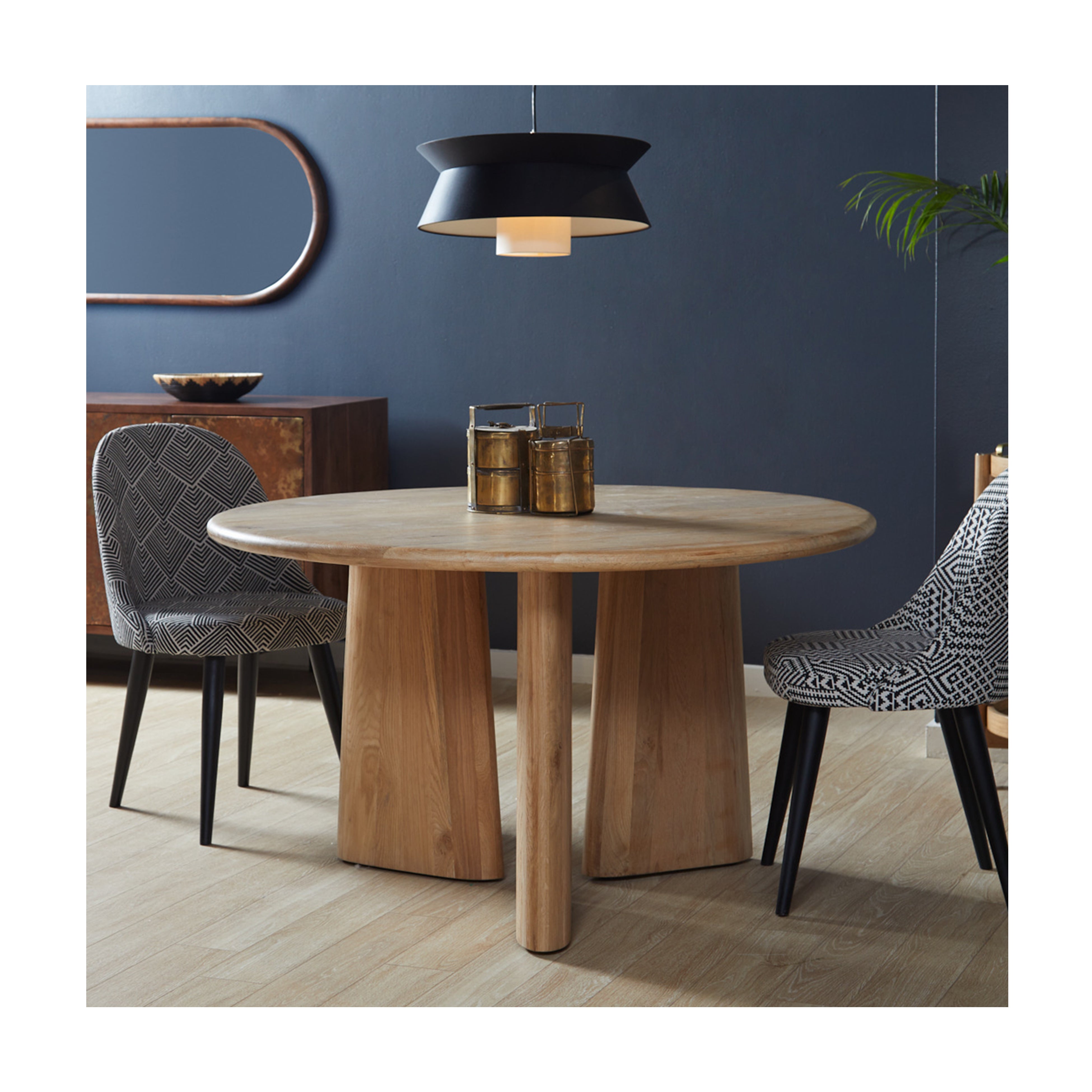 Union Home, Laurel Round Dining Table