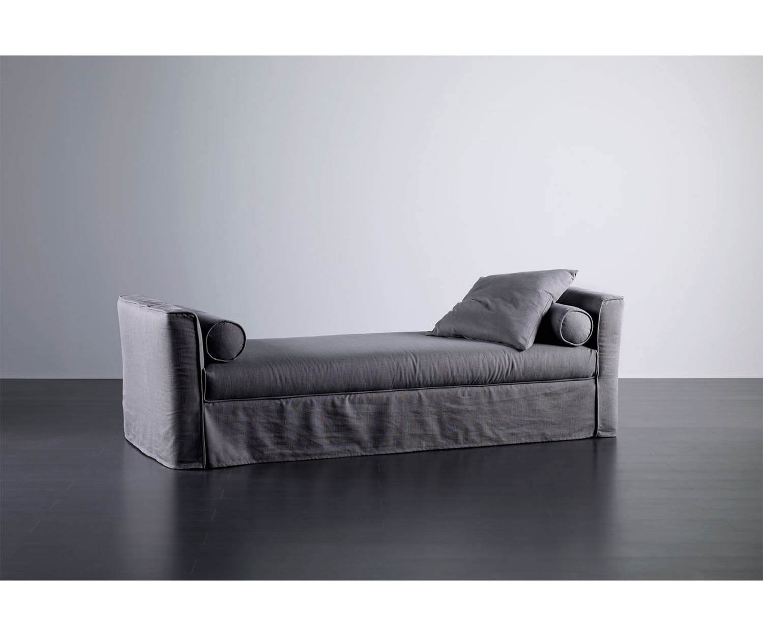 Meridiani, Law Dormeuse Bed