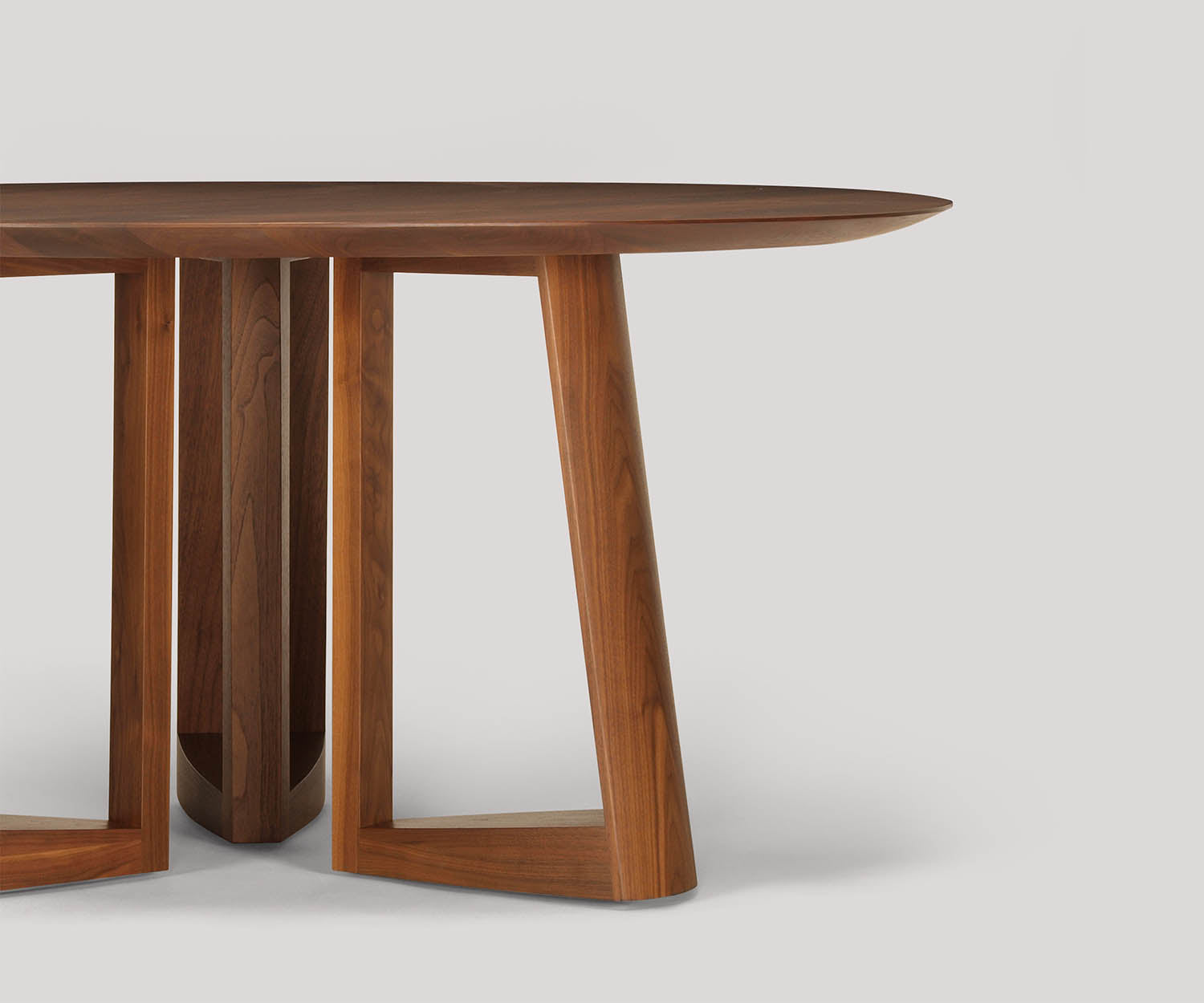 Skram, Lineground Round Dining Table